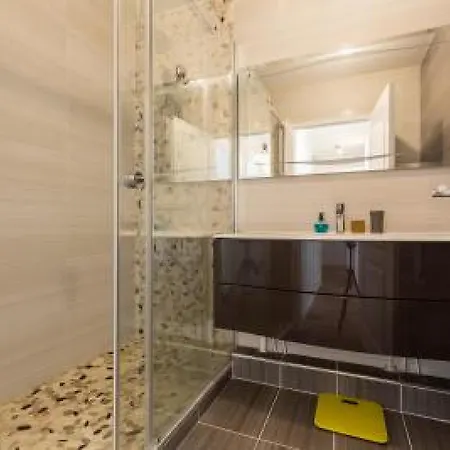 Croisette Serenity: Modern 3-bed